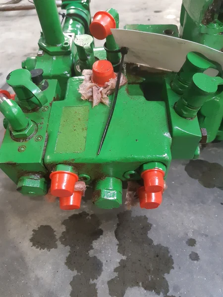 Hydraulic distributor for JOHN-DEERE 6120 M