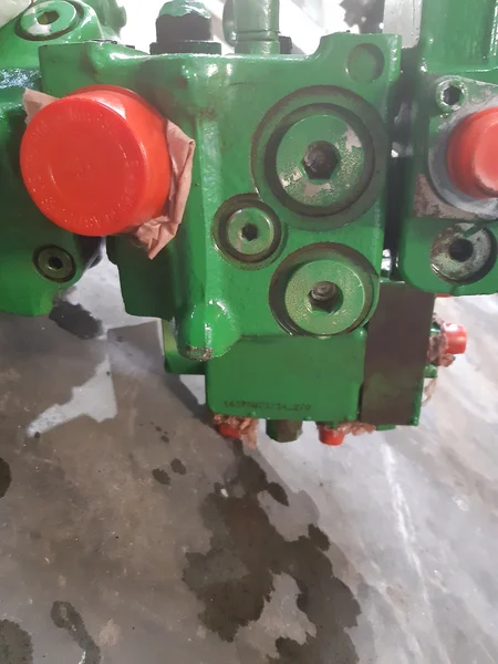 Hydraulic distributor for JOHN-DEERE 6120 M