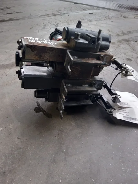 Distributeur hydraulique pour KUBOTA M8540 DTH