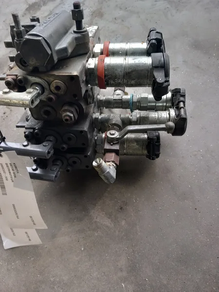 Distributeur hydraulique pour KUBOTA M8540 DTH