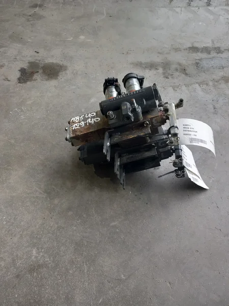 Distributeur hydraulique pour KUBOTA M8540 DTH
