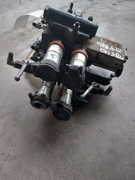 Distributeur hydraulique pour KUBOTA M8540 DTH