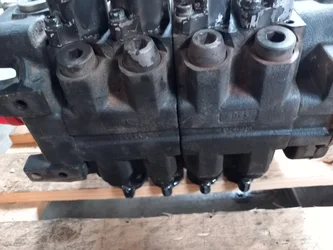 Distributeur hydraulique pour DEUTZ FAHR AGROVECTOR 30.7