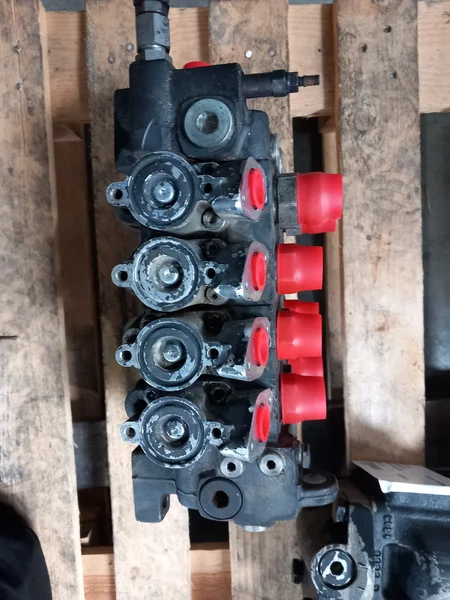 Distributeur hydraulique pour DEUTZ FAHR AGROVECTOR 30.7