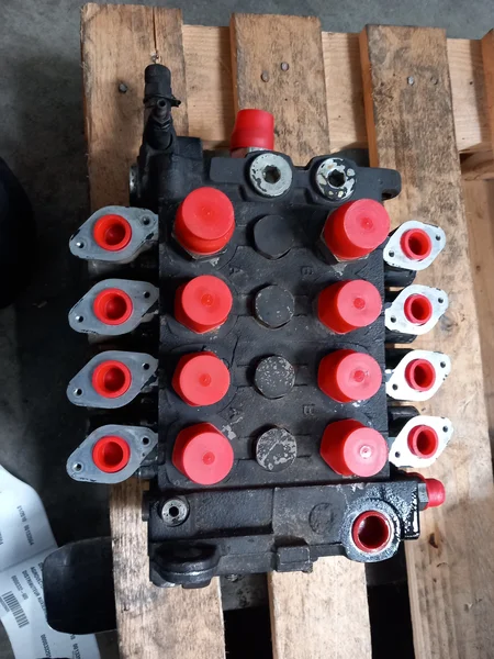 Distributeur hydraulique pour DEUTZ FAHR AGROVECTOR 30.7
