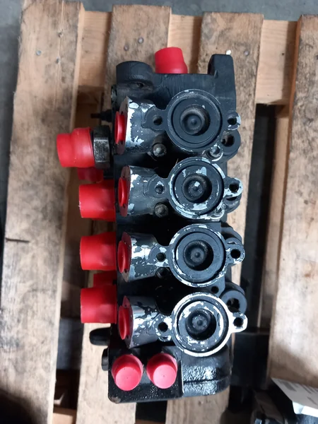 Distributeur hydraulique pour DEUTZ FAHR AGROVECTOR 30.7