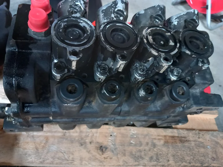 Distributeur hydraulique pour DEUTZ FAHR AGROVECTOR 30.7
