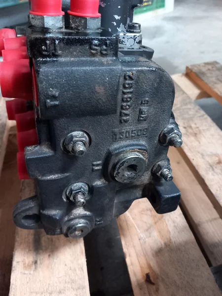Distributeur hydraulique pour DEUTZ FAHR AGROVECTOR 30.7