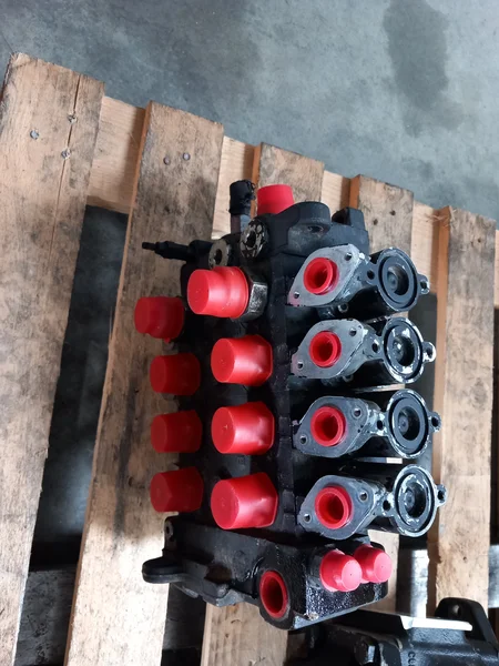 Distributeur hydraulique pour DEUTZ FAHR AGROVECTOR 30.7