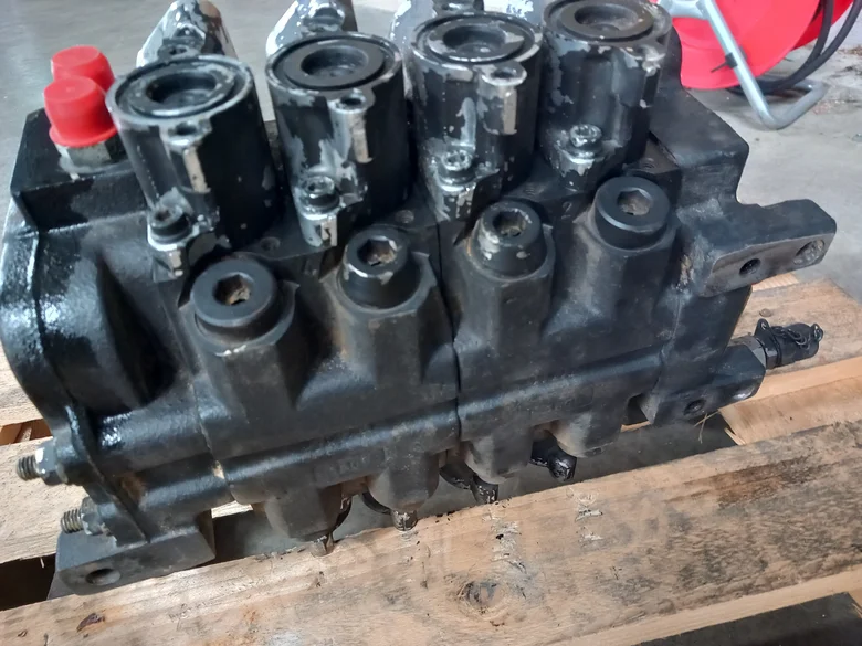 Distributeur hydraulique pour DEUTZ FAHR AGROVECTOR 30.7