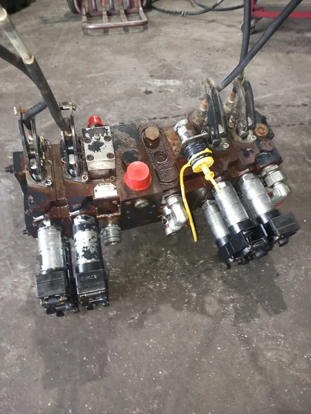 Distribuidor hidráulico para DEUTZ FAHR 6150