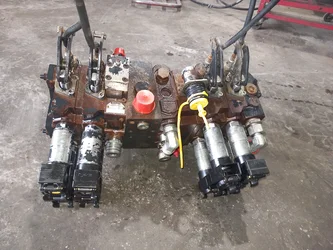 Distributeur hydraulique pour DEUTZ FAHR 6150