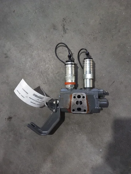 Distributeur hydraulique pour MASSEY FERGUSON 6612