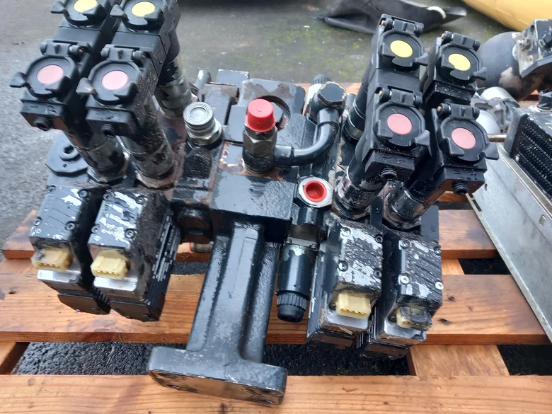 Distribuidor hidráulico para DEUTZ FAHR K100
