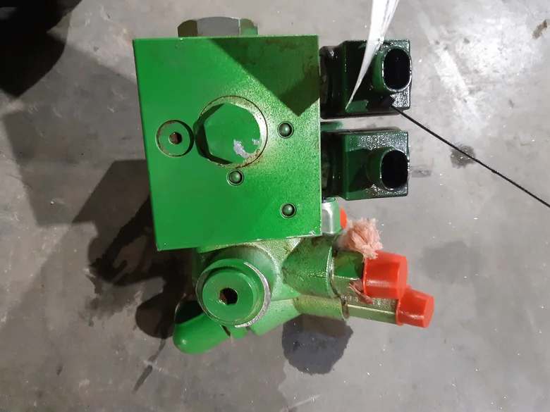 Hydraulic distributor for JOHN-DEERE 6120 M