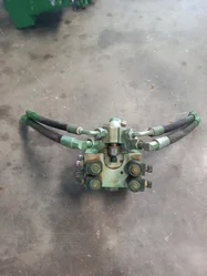Distributeur hydraulique pour JOHN-DEERE 6155 R