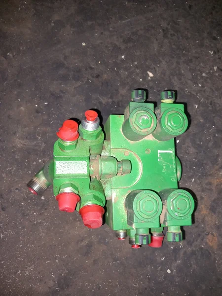 Hydraulic distributor for JOHN-DEERE 6150 R