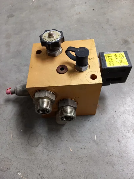 Hydraulic distributor for CASE IH AXIAL-FLOW 8010